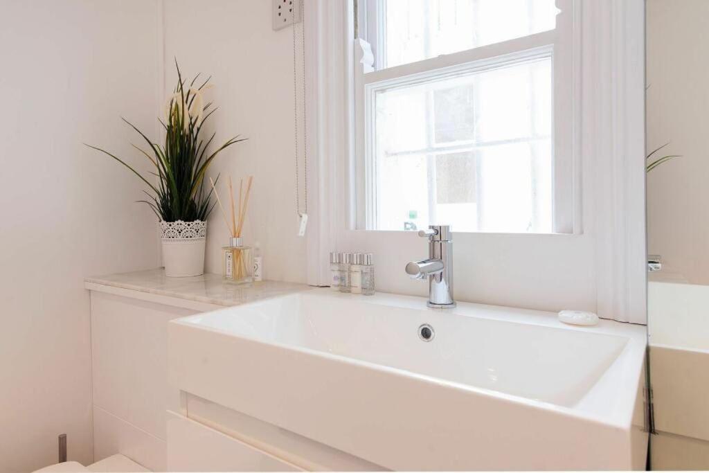 Charming Stylish One-Bedroom Apartment London Exteriör bild